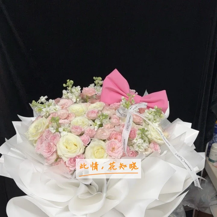 中国人民解放军第三○二医院附近花店送花实拍图