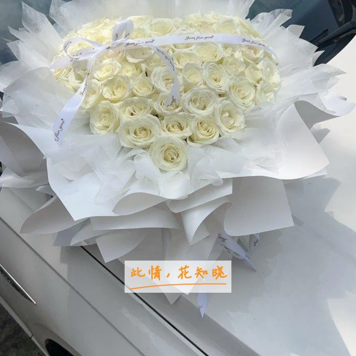 右江民族医学院附属医院附近花店送花实拍图