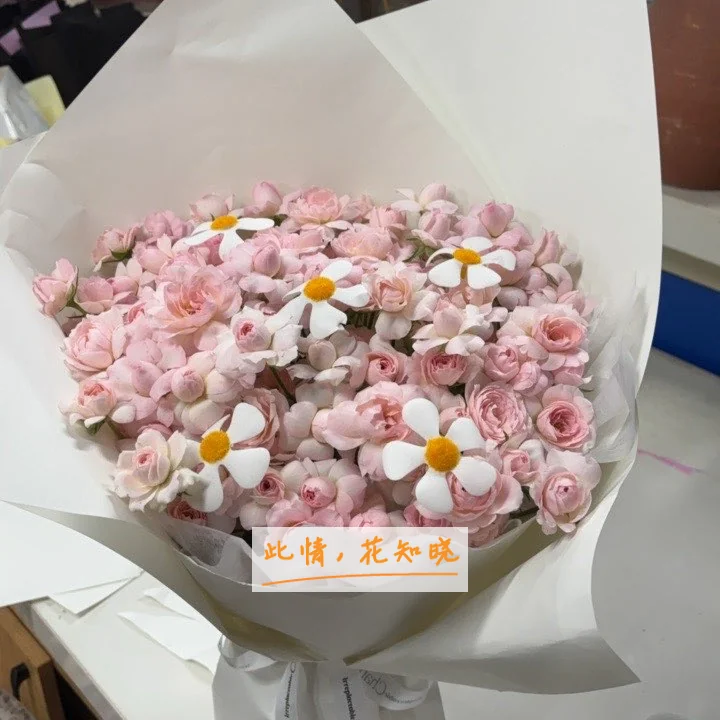 重庆三峡中心医院平湖分院附近花店送花实拍图
