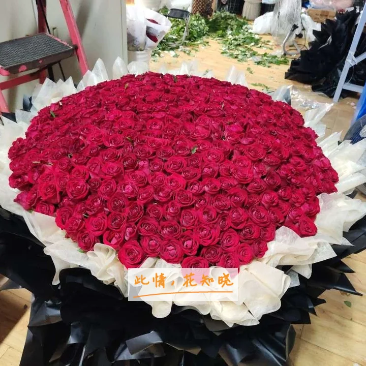 中国人民解放军第二二二医院附近花店送花实拍图