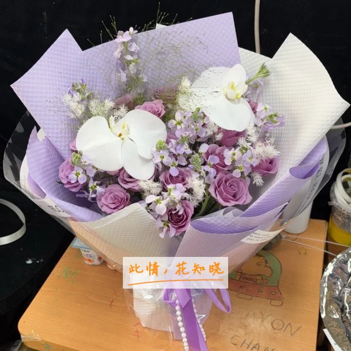 新疆维吾尔自治区胸科医院附近花店送花实拍图