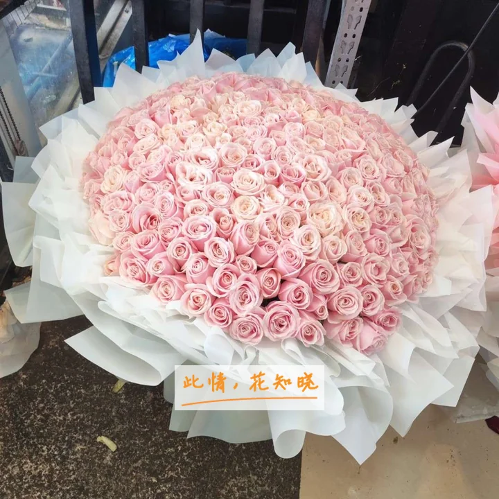 大理学院附属医院附近花店送花实拍图