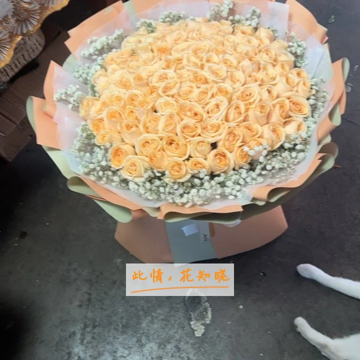 中国人民解放军第一八Ｏ医院附近花店送花实拍图