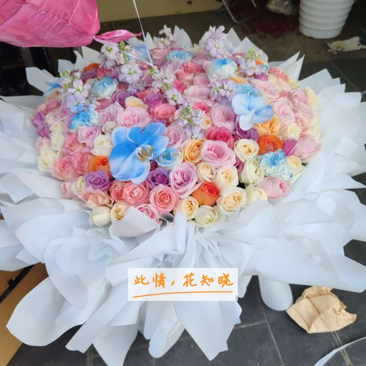 解放军第三五九医院附近花店送花实拍图